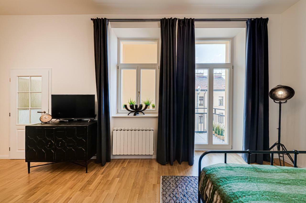 My Prague Apartments Stepanska Bagian luar foto