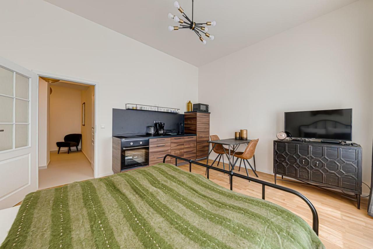 My Prague Apartments Stepanska Bagian luar foto